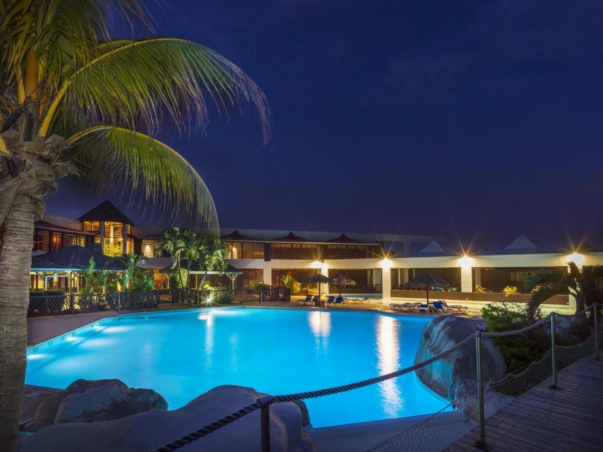 Tres Bel Appartement Avec Vue Mer, Acces Direct A La Plage Et Piscine Surveillee Saint-Francois  Exteriör bild