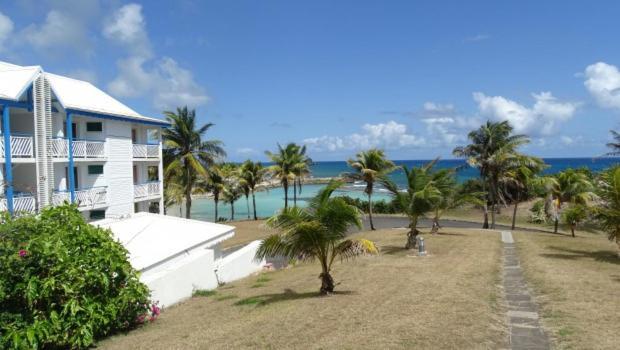 Tres Bel Appartement Avec Vue Mer, Acces Direct A La Plage Et Piscine Surveillee Saint-Francois  Exteriör bild