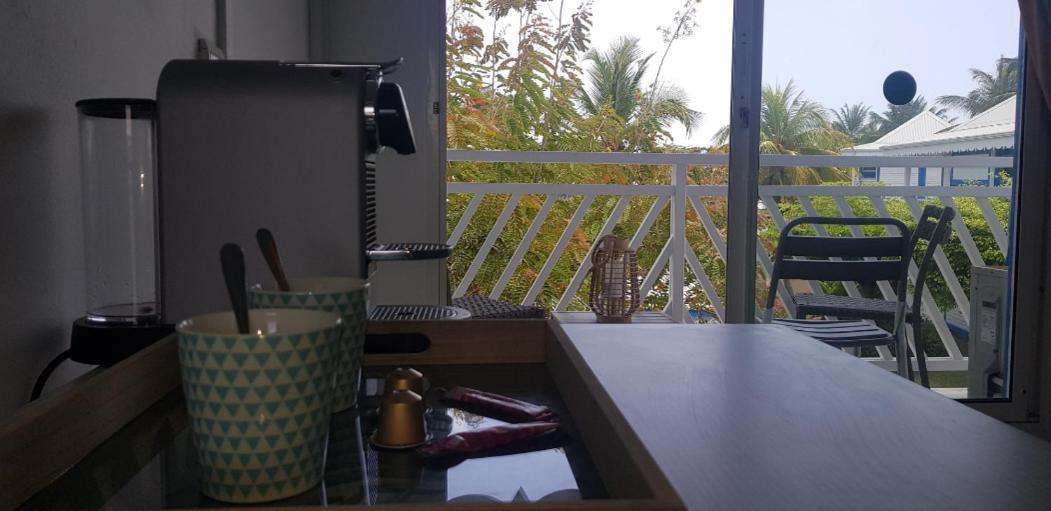 Tres Bel Appartement Avec Vue Mer, Acces Direct A La Plage Et Piscine Surveillee Saint-Francois  Exteriör bild