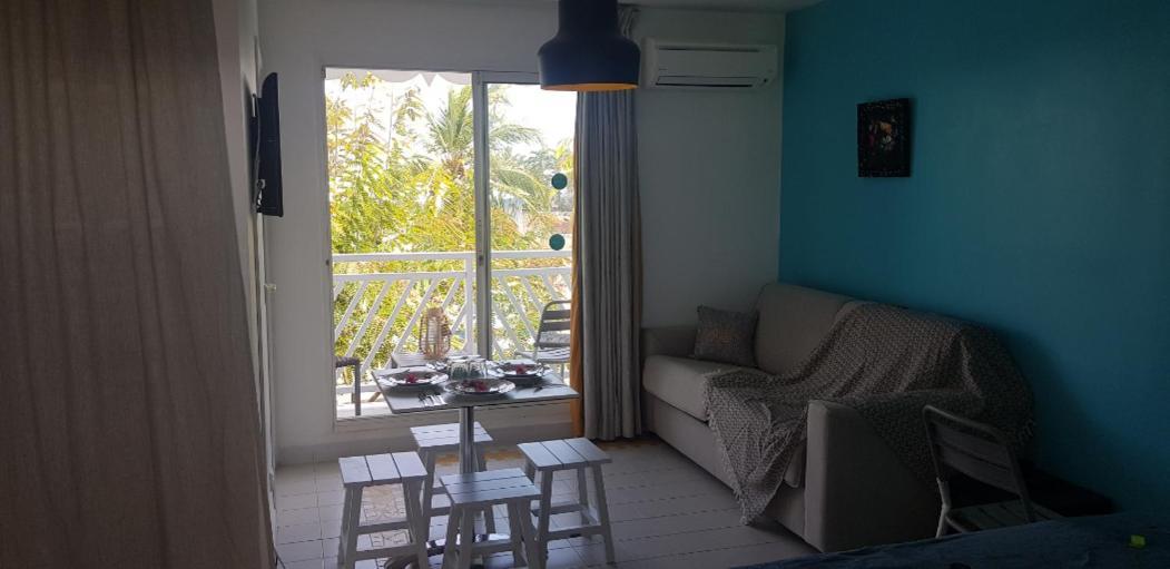 Tres Bel Appartement Avec Vue Mer, Acces Direct A La Plage Et Piscine Surveillee Saint-Francois  Exteriör bild